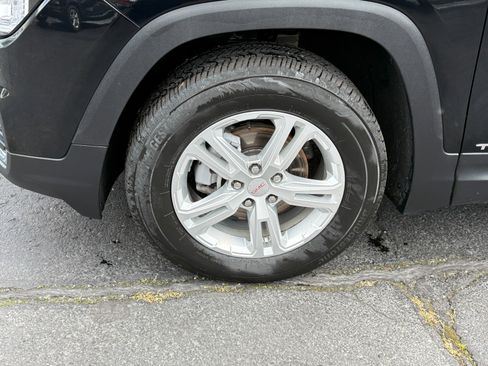 Used 2024 GMC Terrain SLE image 9