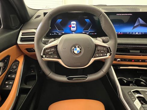 Used 2025 BMW 330i xDrive Sedan w/ Premium Package AWD/4WD image 17