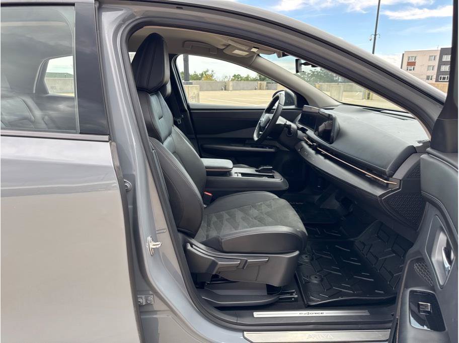 Used 2024 Nissan Ariya AWD image 10