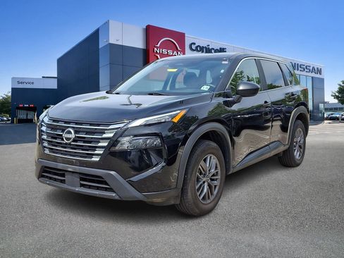 Used 2024 Nissan Rogue S AWD/4WD image 3