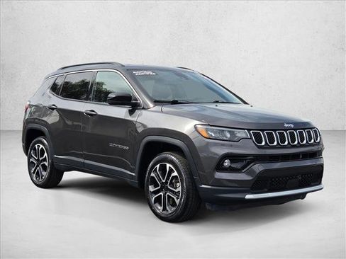 Used 2023 Jeep Compass Limited image 3