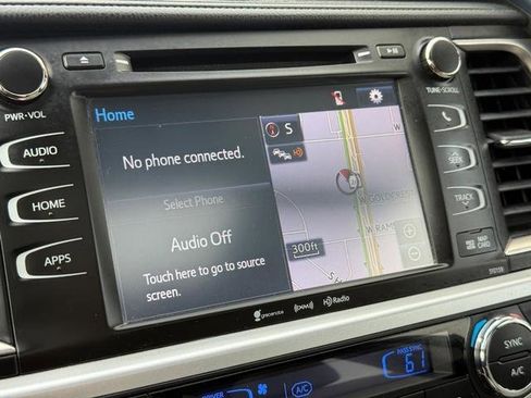 Used 2016 Toyota Highlander XLE image 24