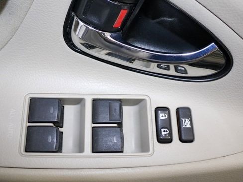 Used 2011 Toyota Camry LE w/ LE Extra-Value Pkg image 9