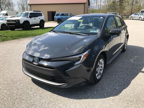 Used 2025 Toyota Corolla LE image 4