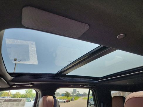 New 2023 Lincoln Navigator Reserve image 12