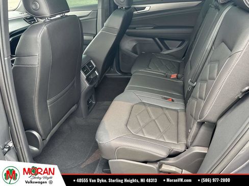Used 2025 Volkswagen Atlas Cross Sport SE w/ Panoramic Sunroof Package AWD/4WD image 12
