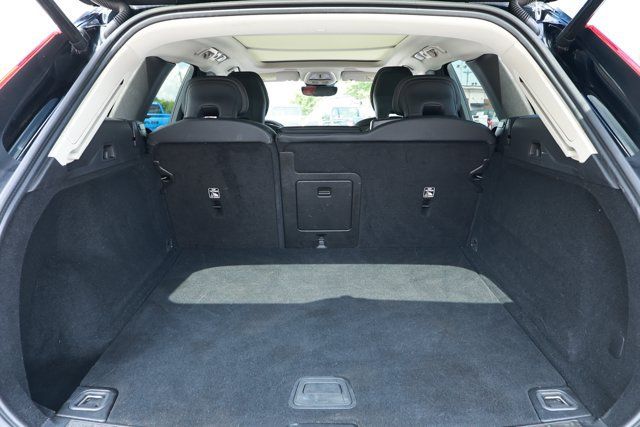 Used 2023 Volvo XC60 B5 Plus FWD image 10