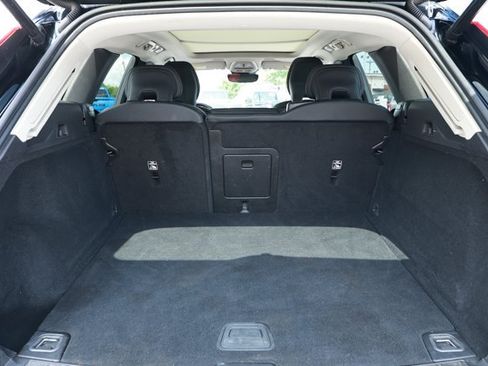 Used 2023 Volvo XC60 B5 Plus FWD image 10