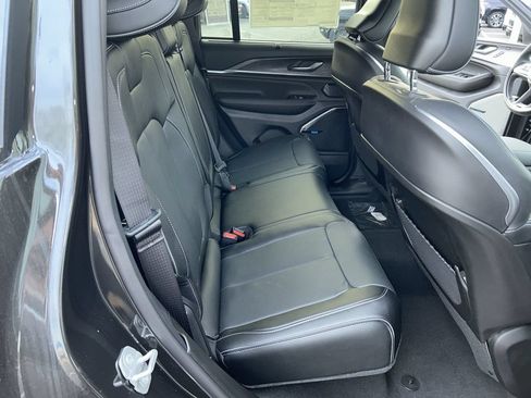 New 2024 Jeep Grand Cherokee Overland w/ Advanced Protech Group III AWD/4WD image 11
