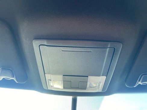 Used 2017 Ford Explorer XLT w/ Equipment Group 202A image 21