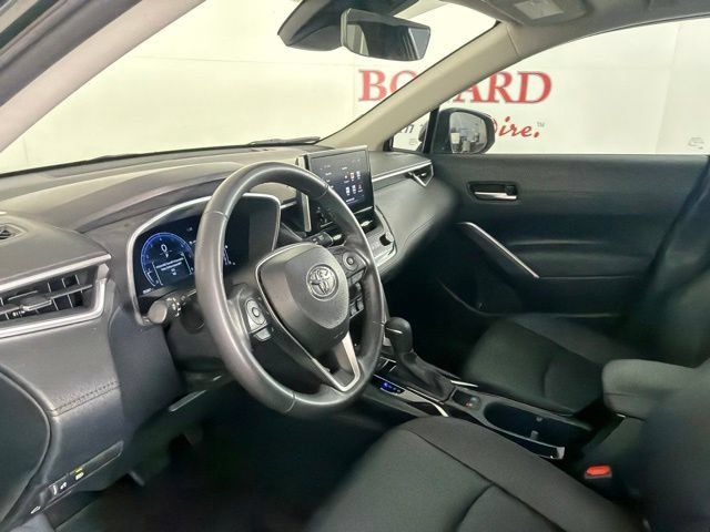 Used 2024 Toyota Corolla Cross XLE w/ Convenience Package AWD/4WD image 19