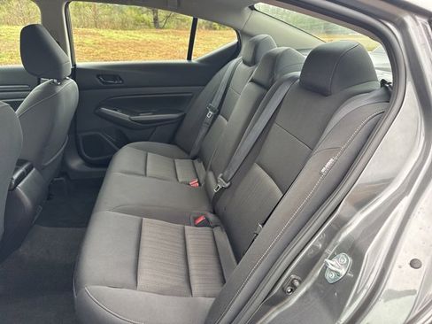 Used 2024 Nissan Altima 2.5 SV image 13