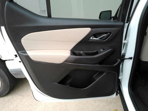 Used 2023 Chevrolet Traverse LT w/ LPO, Cargo Package image 18