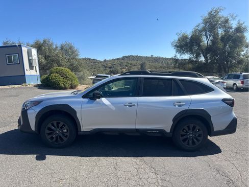 Used 2024 Subaru Outback Onyx Edition AWD/4WD image 8