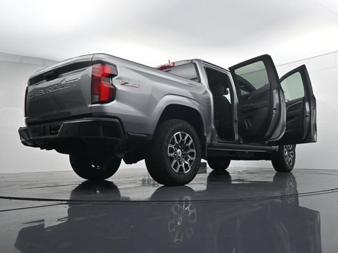 Used 2024 Chevrolet Colorado Z71 w/ Z71 Convenience Package 2 AWD/4WD image 29