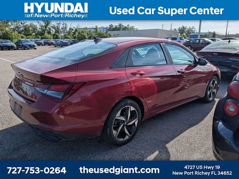 Used 2023 Hyundai Elantra SEL w/ Convenience Package FWD image 2
