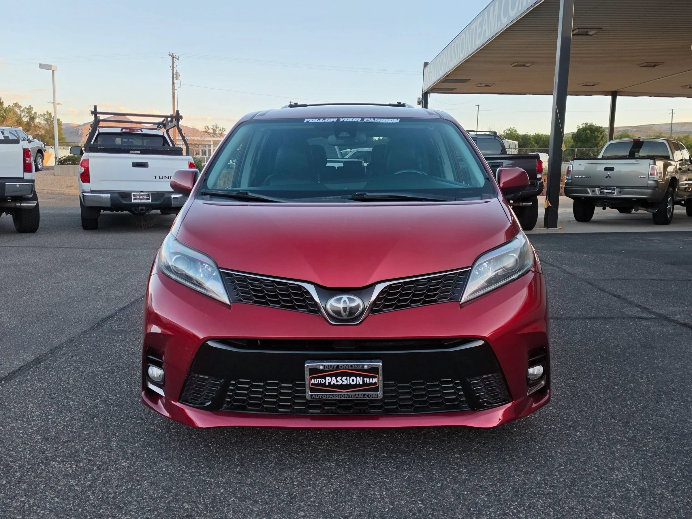 Used 2018 Toyota Sienna SE FWD image 8