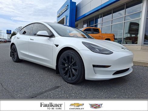 Used 2023 Tesla Model 3 Standard Range image 1