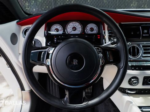 Used 2019 Rolls-Royce Wraith RWD image 24