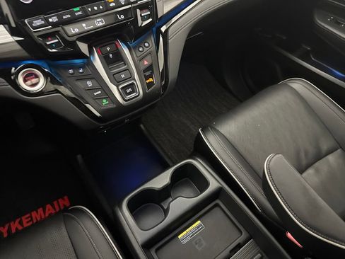 Used 2023 Honda Odyssey Elite image 16