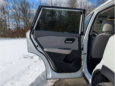 Used 2023 Nissan Rogue SV AWD/4WD image 11
