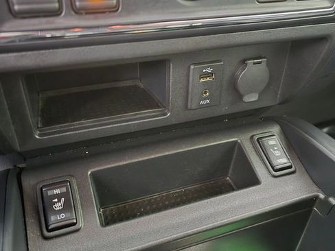 Used 2018 Nissan Titan SV w/ SV Convenience Package image 34