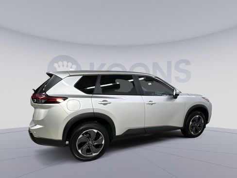 Used 2024 Nissan Rogue SV FWD image 12