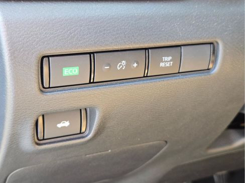 Used 2025 Nissan Sentra SV w/ SV Premium Package FWD image 24