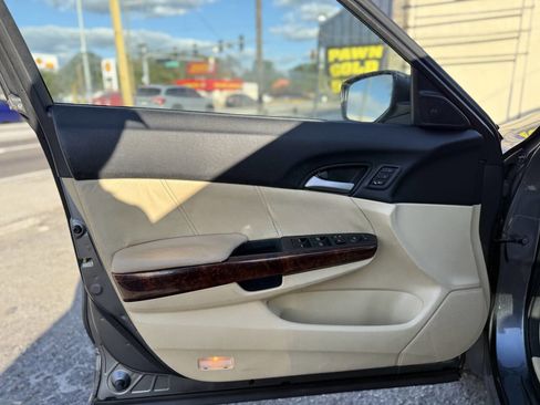 Used 2010 Honda Crosstour EX-L image 11