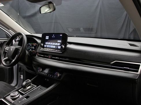Used 2024 Mitsubishi Outlander SE image 17