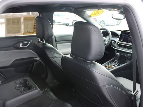 Used 2024 Jeep Compass Latitude AWD/4WD image 28