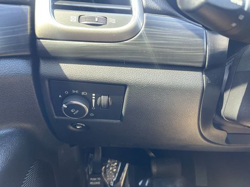 Used 2019 Jeep Grand Cherokee Altitude AWD/4WD image 19
