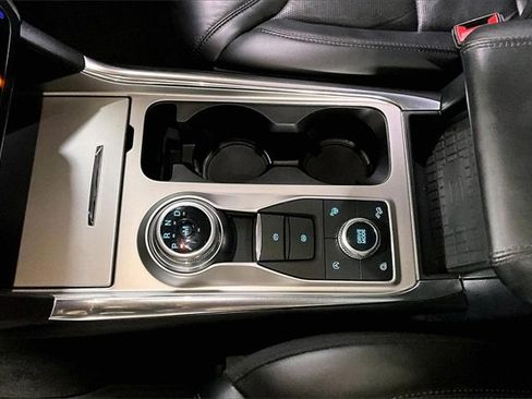 Used 2020 Ford Explorer Platinum w/ Premium Technology Package image 33