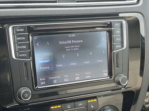 Used 2016 Volkswagen Jetta Sport image 16