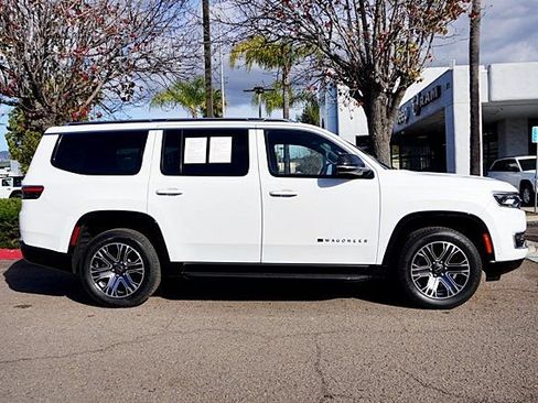 Certified 2025 Jeep Wagoneer Series II image 7