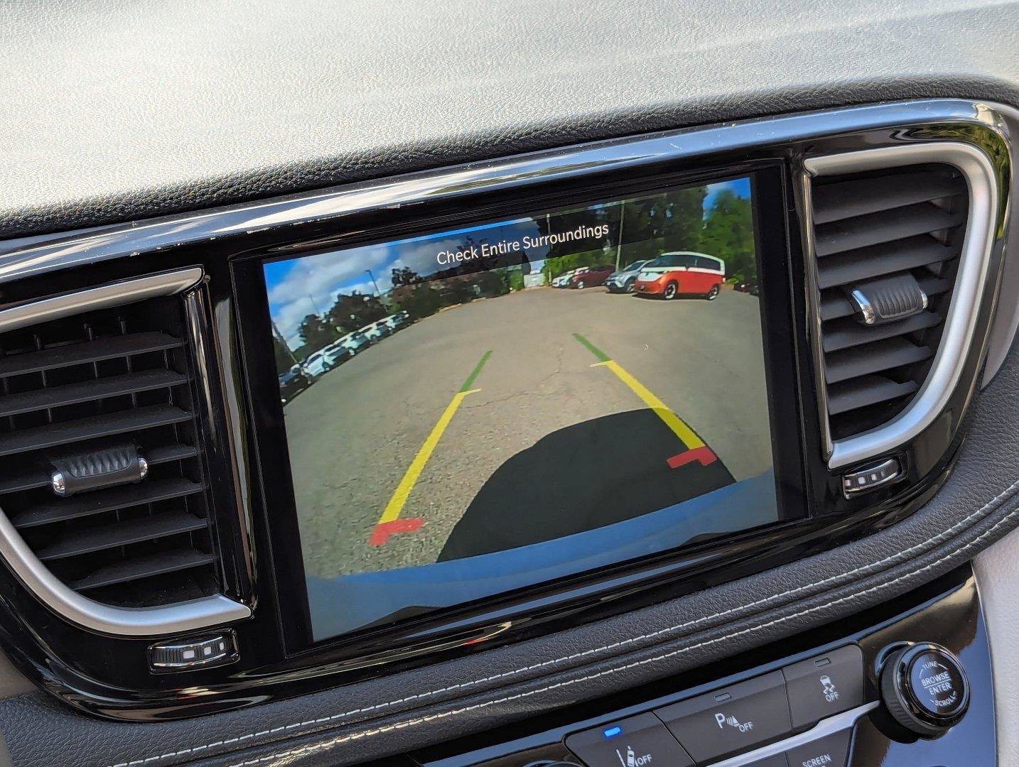 Used 2023 Chrysler Pacifica Touring-L FWD image 18