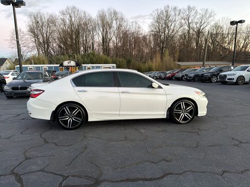 Used 2017 Honda Accord Sport image 6