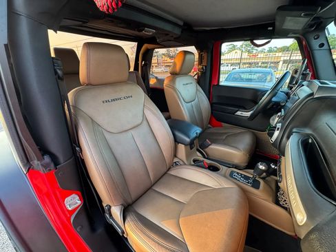 Used 2016 Jeep Wrangler Rubicon w/ Power Convenience Group AWD/4WD image 28