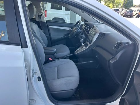 Used 2009 Toyota Matrix S FWD image 3