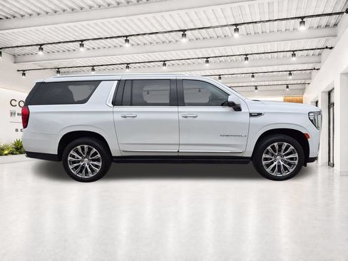 Used 2021 GMC Yukon XL Denali w/ Denali Premium Package AWD/4WD image 13