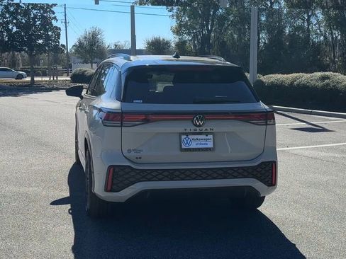 New 2026 Volkswagen Tiguan SE R-Line image 7