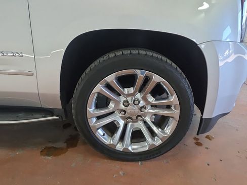 Used 2018 GMC Yukon SLT w/ Premium Edition image 8