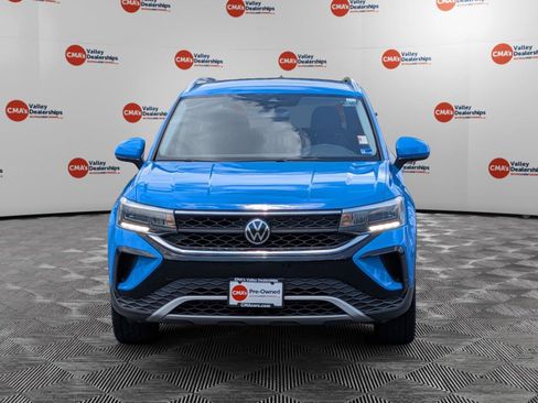 Used 2022 Volkswagen Taos SE FWD image 2