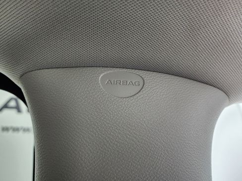 Used 2024 Chrysler Pacifica Touring-L image 40