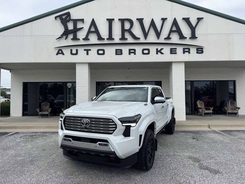 Used 2025 Toyota Tacoma Limited AWD/4WD image 37