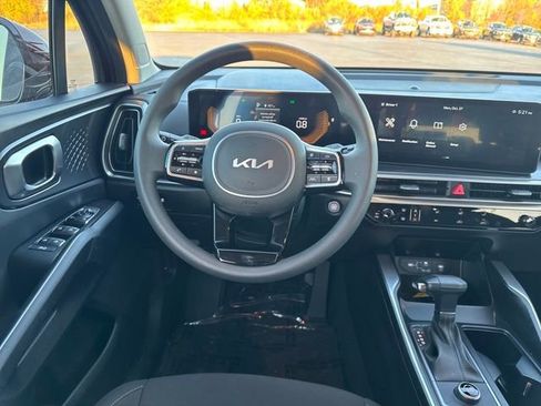Used 2025 Kia Sorento LX image 29