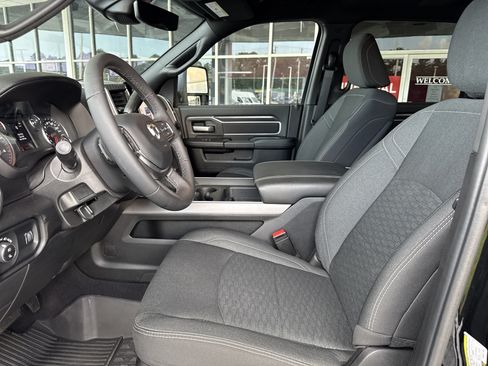 Used 2025 RAM 3500 Big Horn AWD/4WD image 15