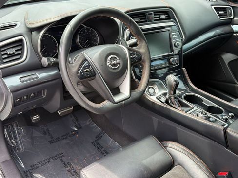 Used 2023 Nissan Maxima SR w/ Sport Mat Group FWD image 4