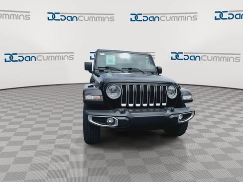 Used 2022 Jeep Wrangler Unlimited Sahara w/ Cold Weather Group AWD/4WD image 3