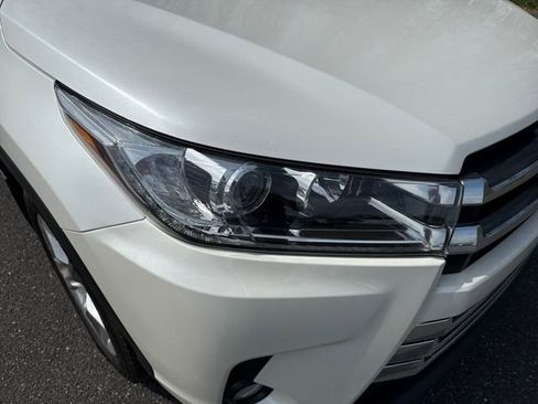 Used 2018 Toyota Highlander Limited image 12